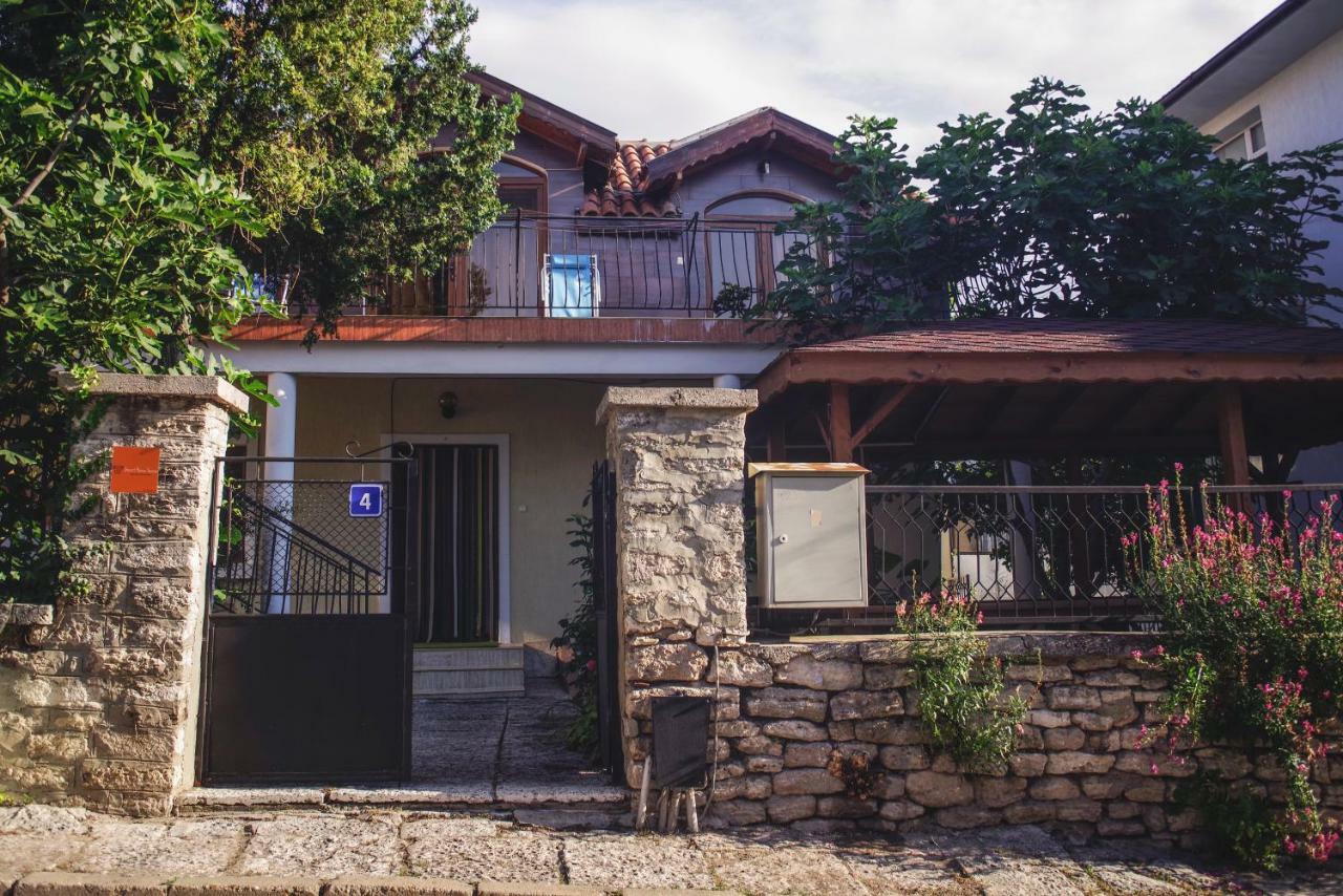 Guest House Yoanna บัลชิค ภายนอก รูปภาพ